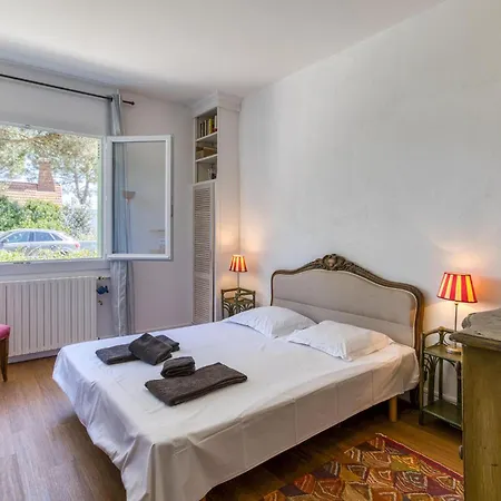 6 Bedroom Stunning In * Saint-Trojan-les-Bains