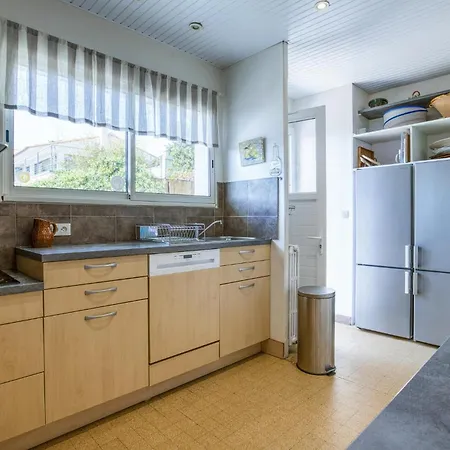 6 Bedroom Stunning In Saint-Trojan-les-Bains