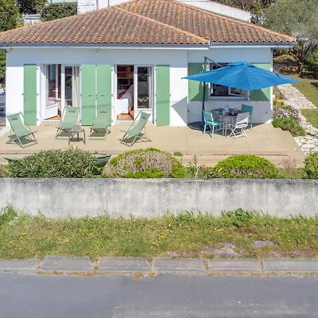 Holiday home 6 Bedroom Stunning In Saint-Trojan-les-Bains